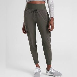 Athleta Sutton Jogger Arbor Olive Size 4